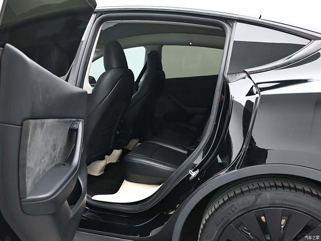 Tesla Model Y, 2023 14