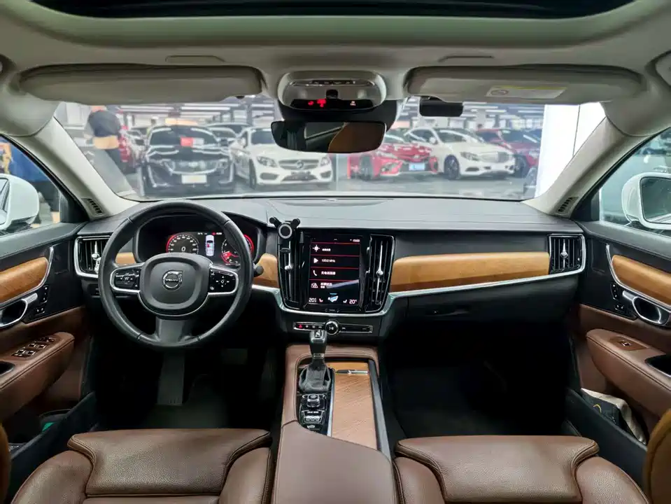 Volvo S90