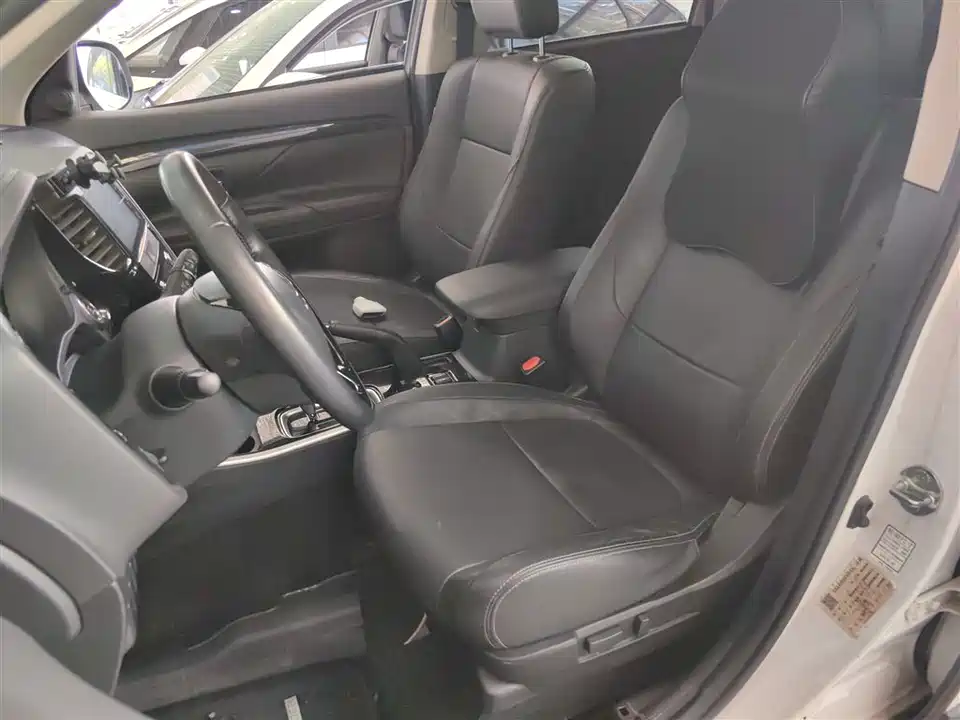 Mitsubishi Outlander Mitsubishi Outlander