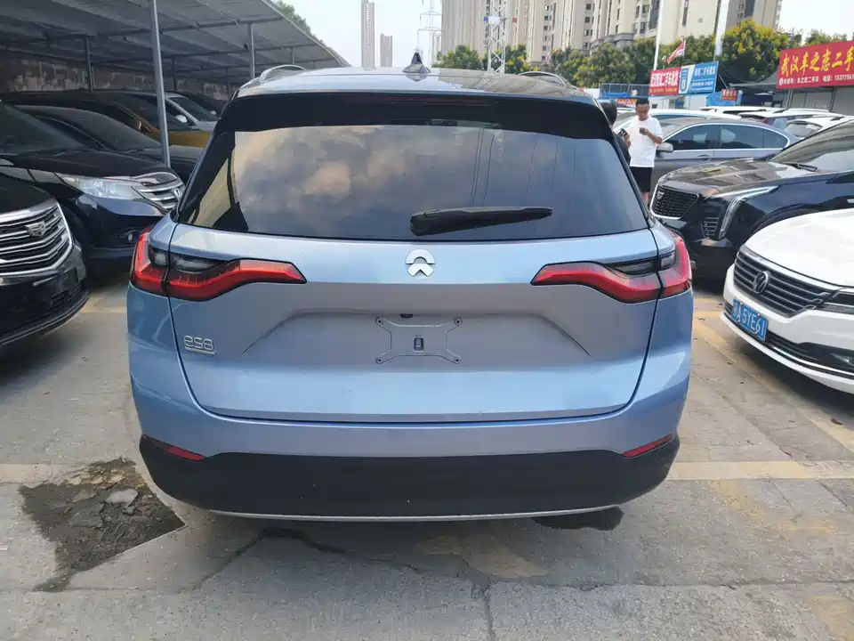 NIO ES8