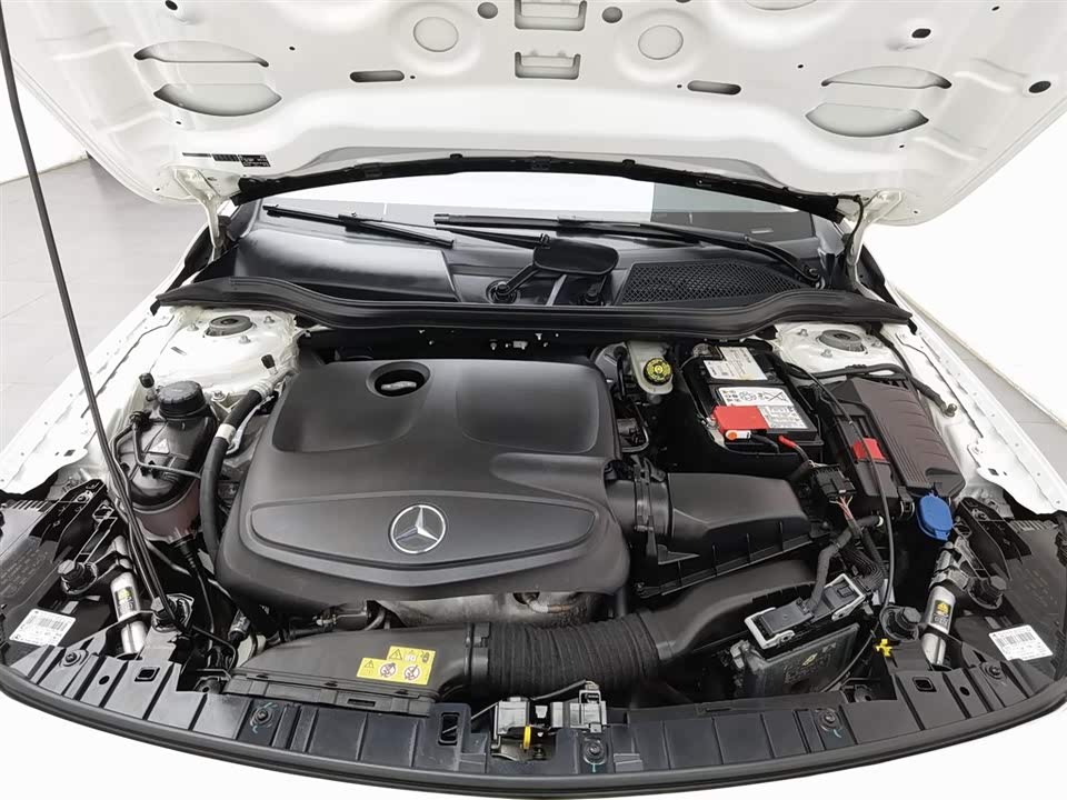 Mercedes-Benz GLA Mercedes-Benz GLA