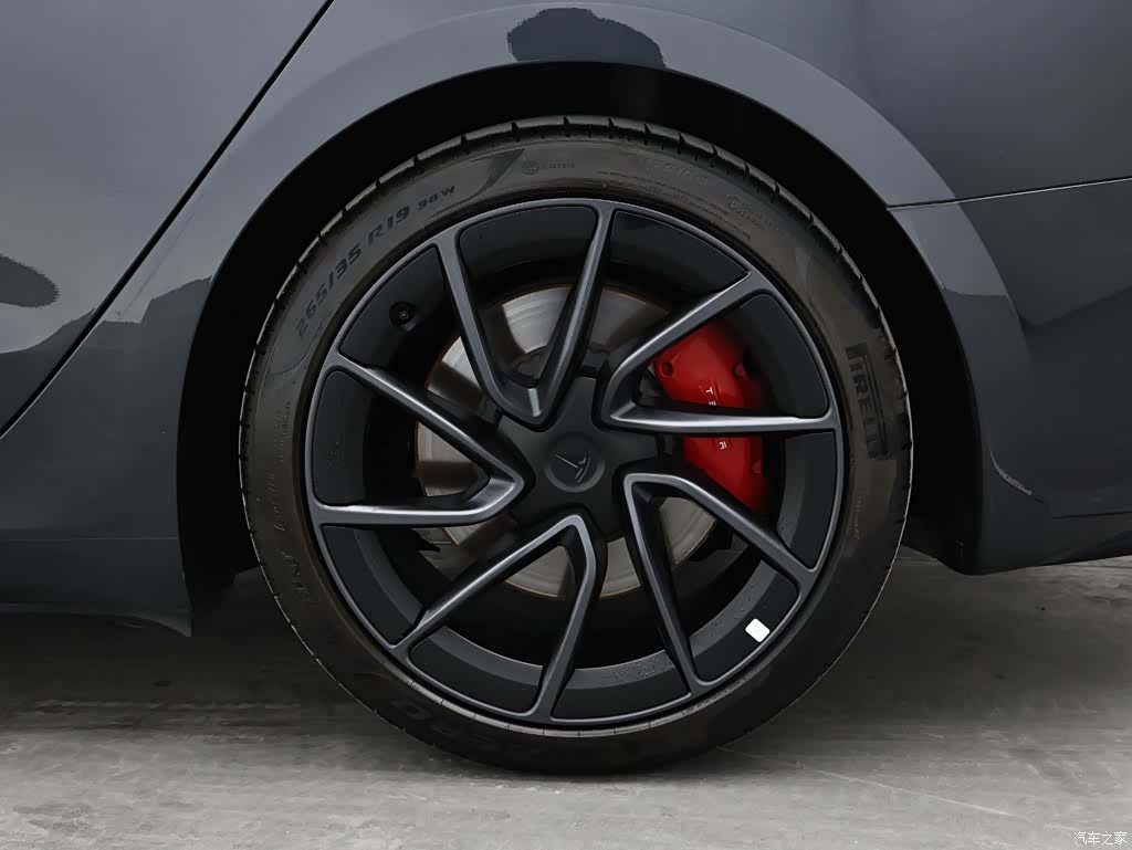 Tesla Model 3, 2025 11