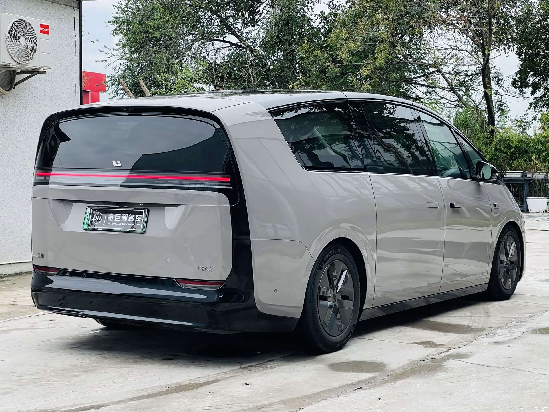Li Auto MEGA, 2024 20