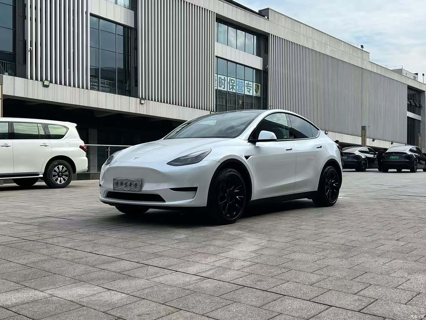 Tesla Model Y, 2023 1