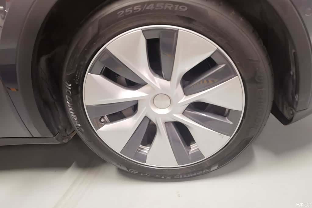 Tesla Model Y, 2022 6