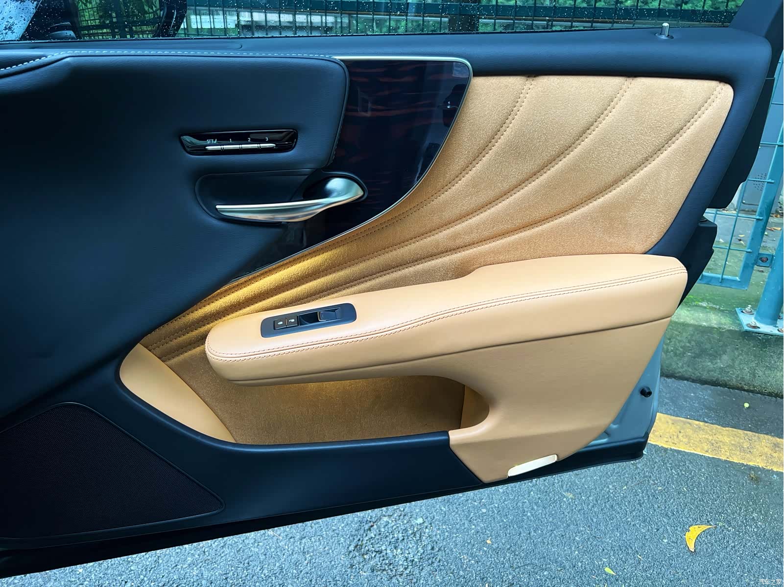 Lexus LS, 2022 15