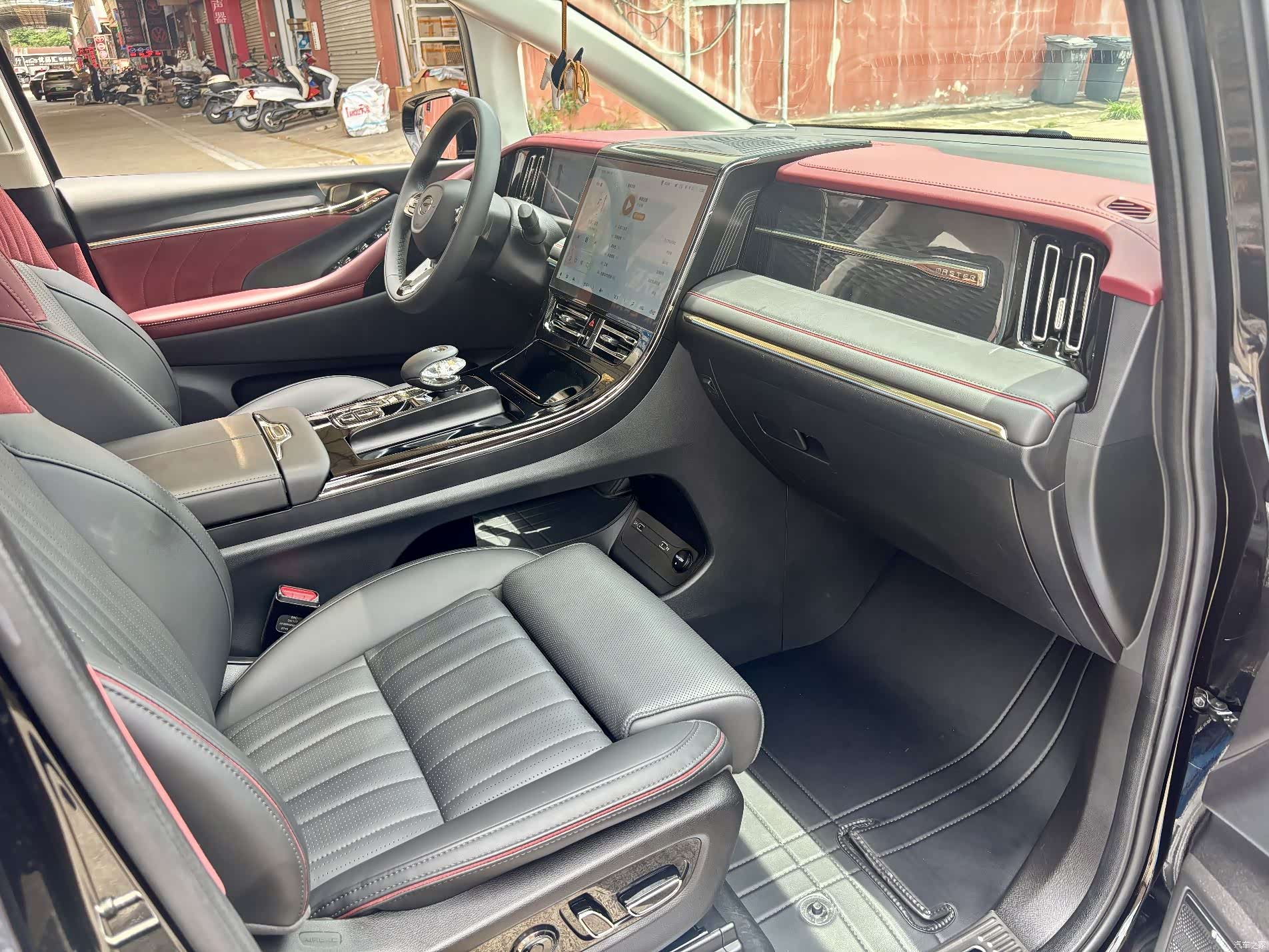 Trumpchi E9, 2025 10