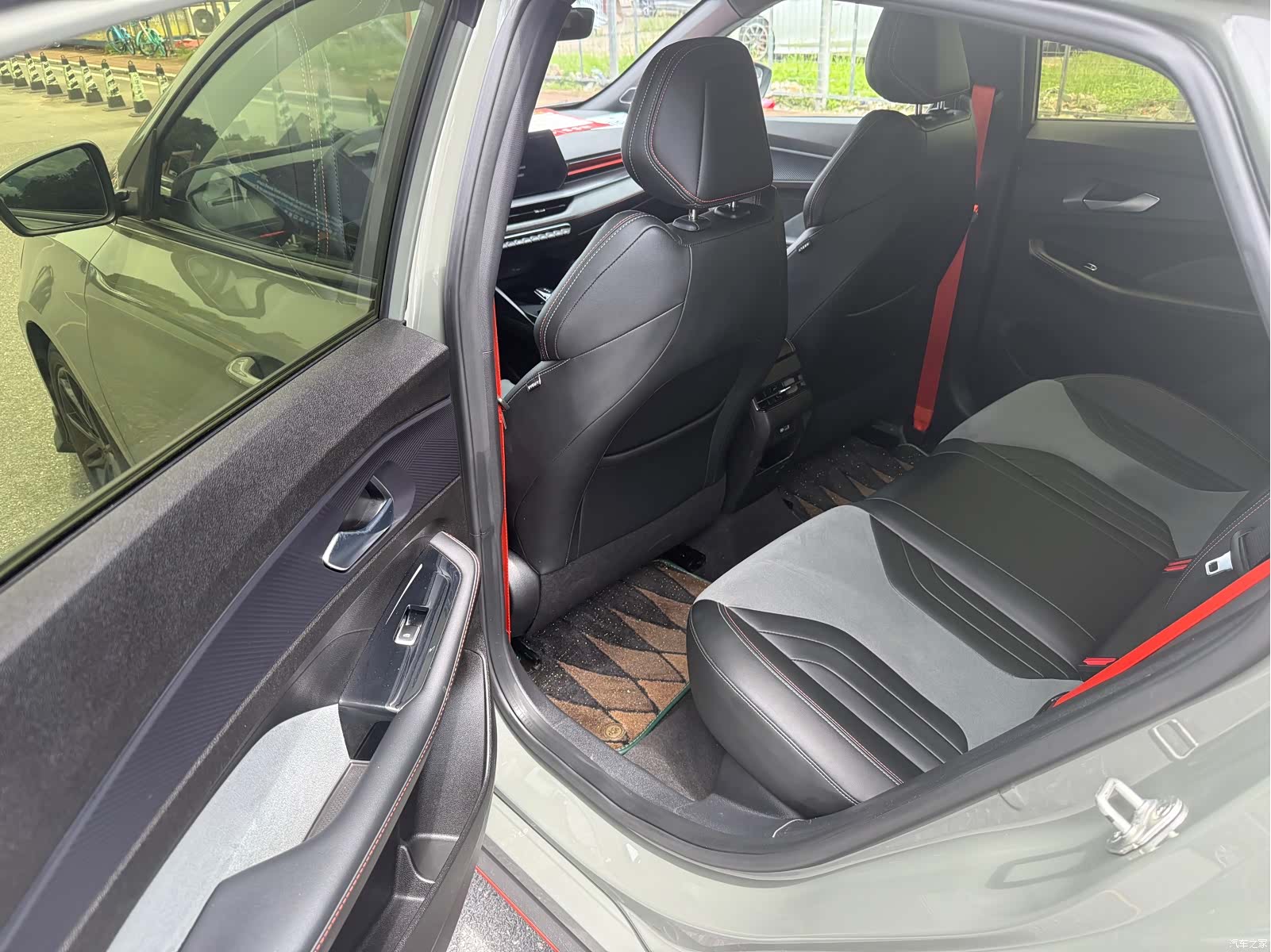 Geely Binray, 2022 13