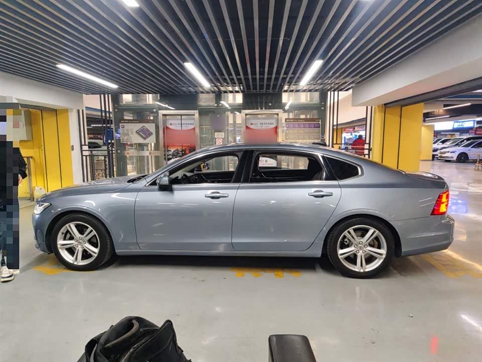Volvo S90