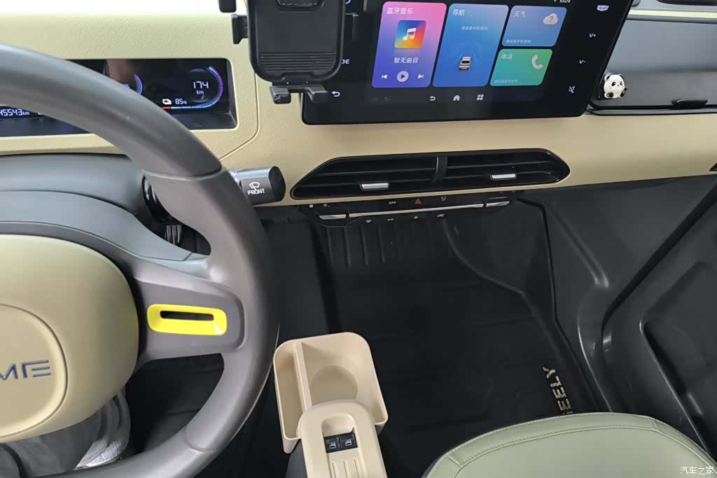 Geely Panda, 2024 13