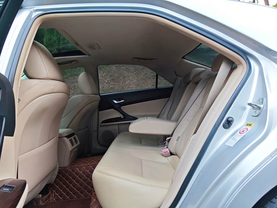 Toyota Reiz