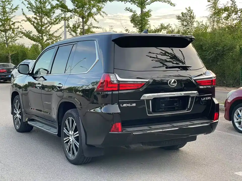 Lexus LX