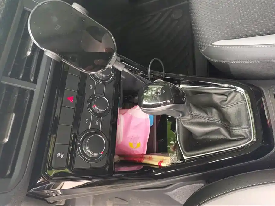 Volkswagen Exploring the shadow