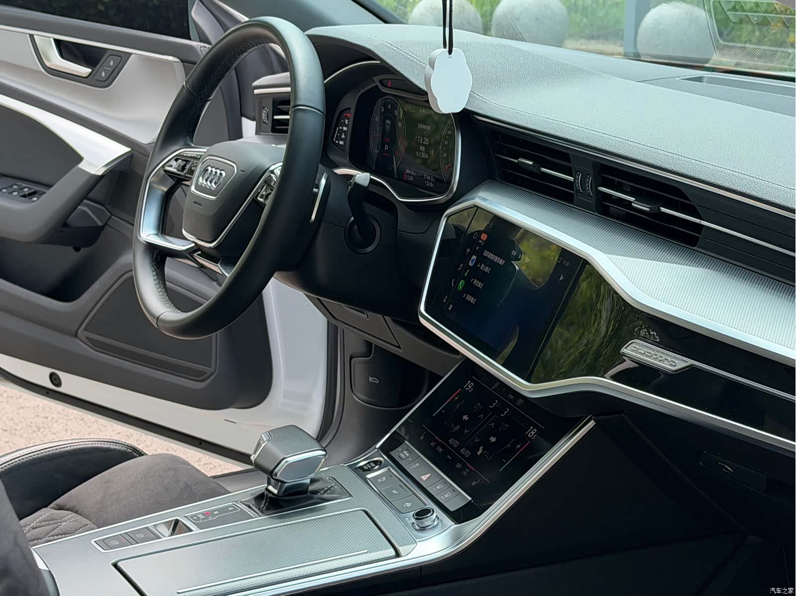Audi A7L, 2024 12