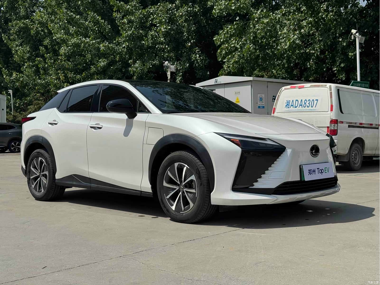 Lexus RZ, 2023 3