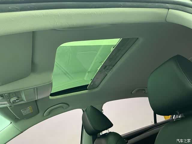 Volkswagen Sagitar, 2015 13