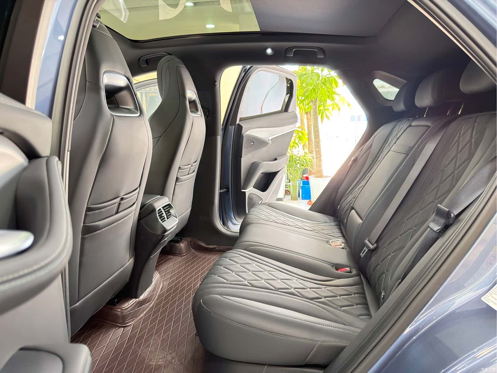 BYD HiAce, 2025 11