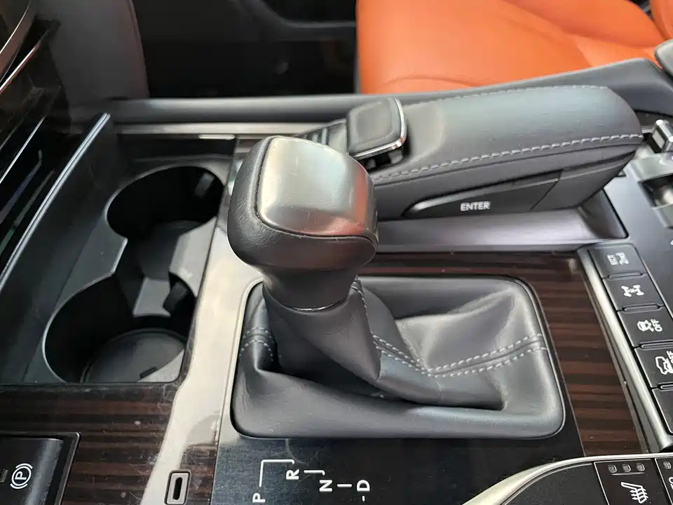 Lexus LX