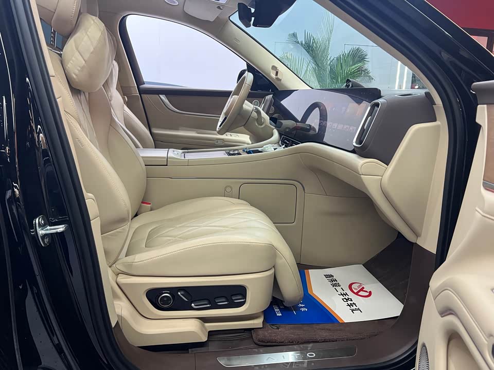 AITO Ask the world M9