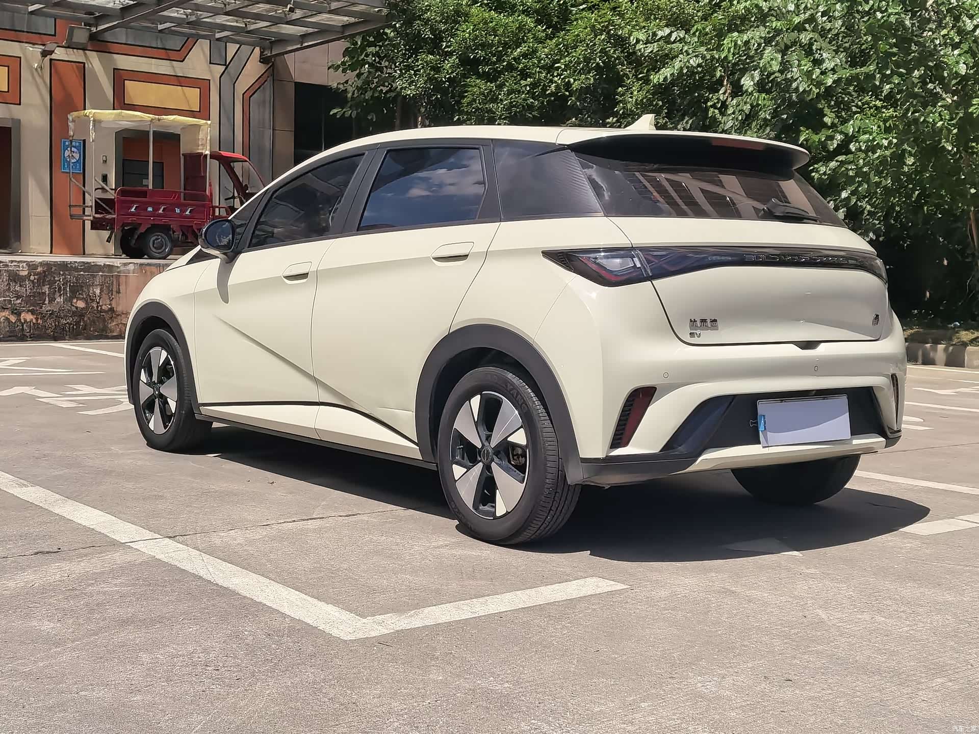 BYD Dolphin, 2023 17