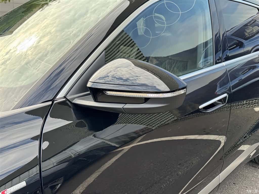 Audi Q5L, 2025 11