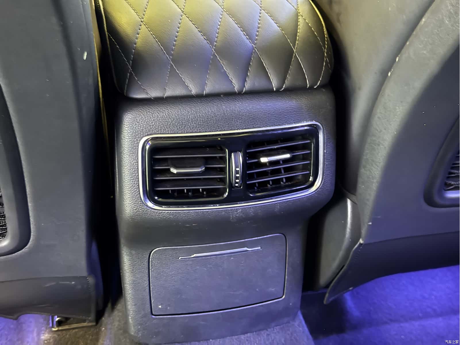 Hongqi HS5, 2022 22