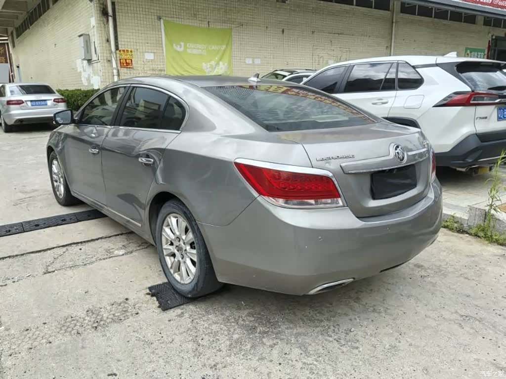 Buick LaCrosse, 2010 7
