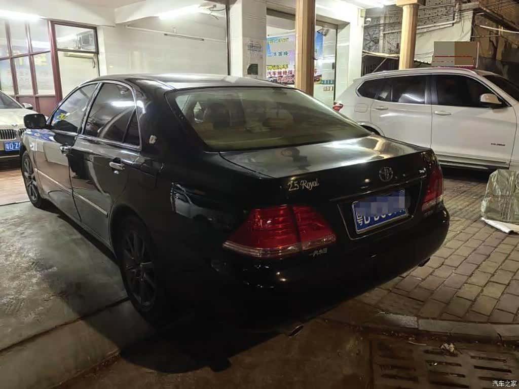 Toyota Crown, 2009 6