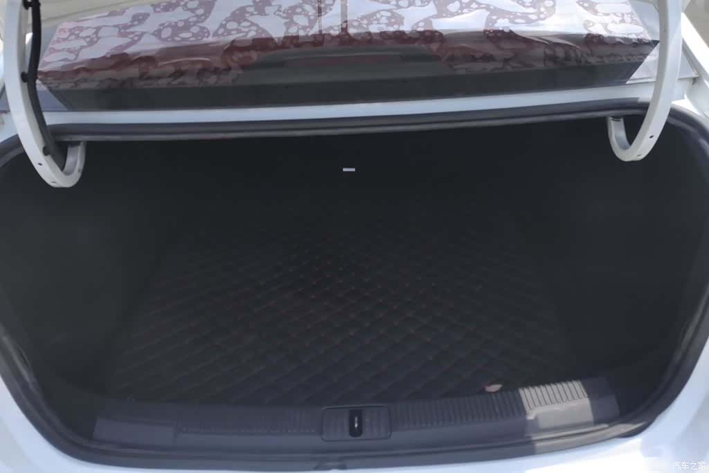 Roewe i5, 2020 4
