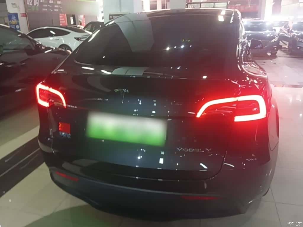 Tesla Model Y, 2024 6