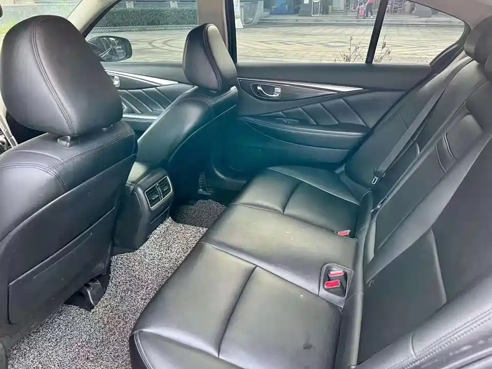 Infiniti Q50L