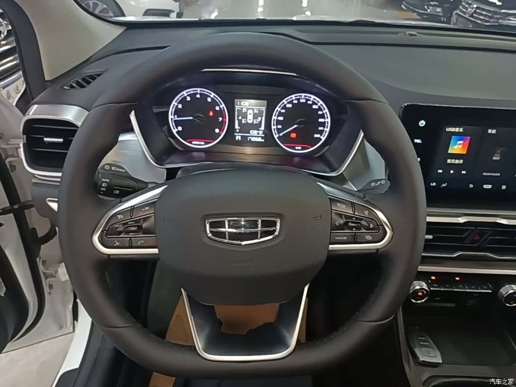 Geely Coolray, 2022 11