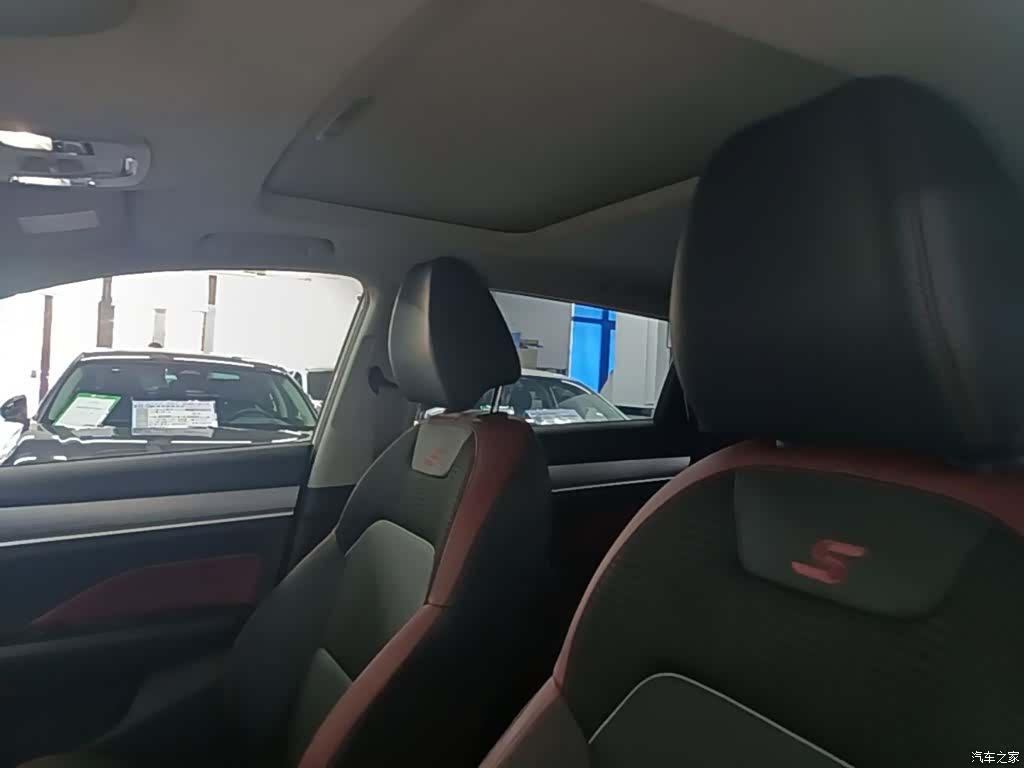 Geely Coolray, 2022 18