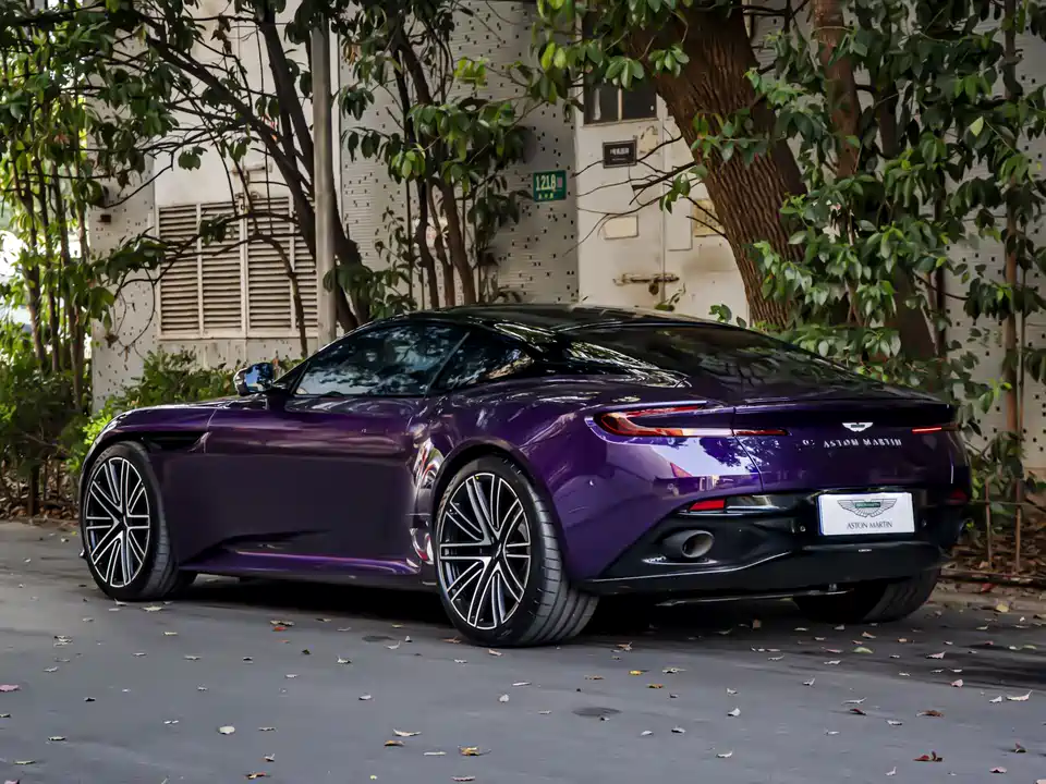 Aston Martin DB12