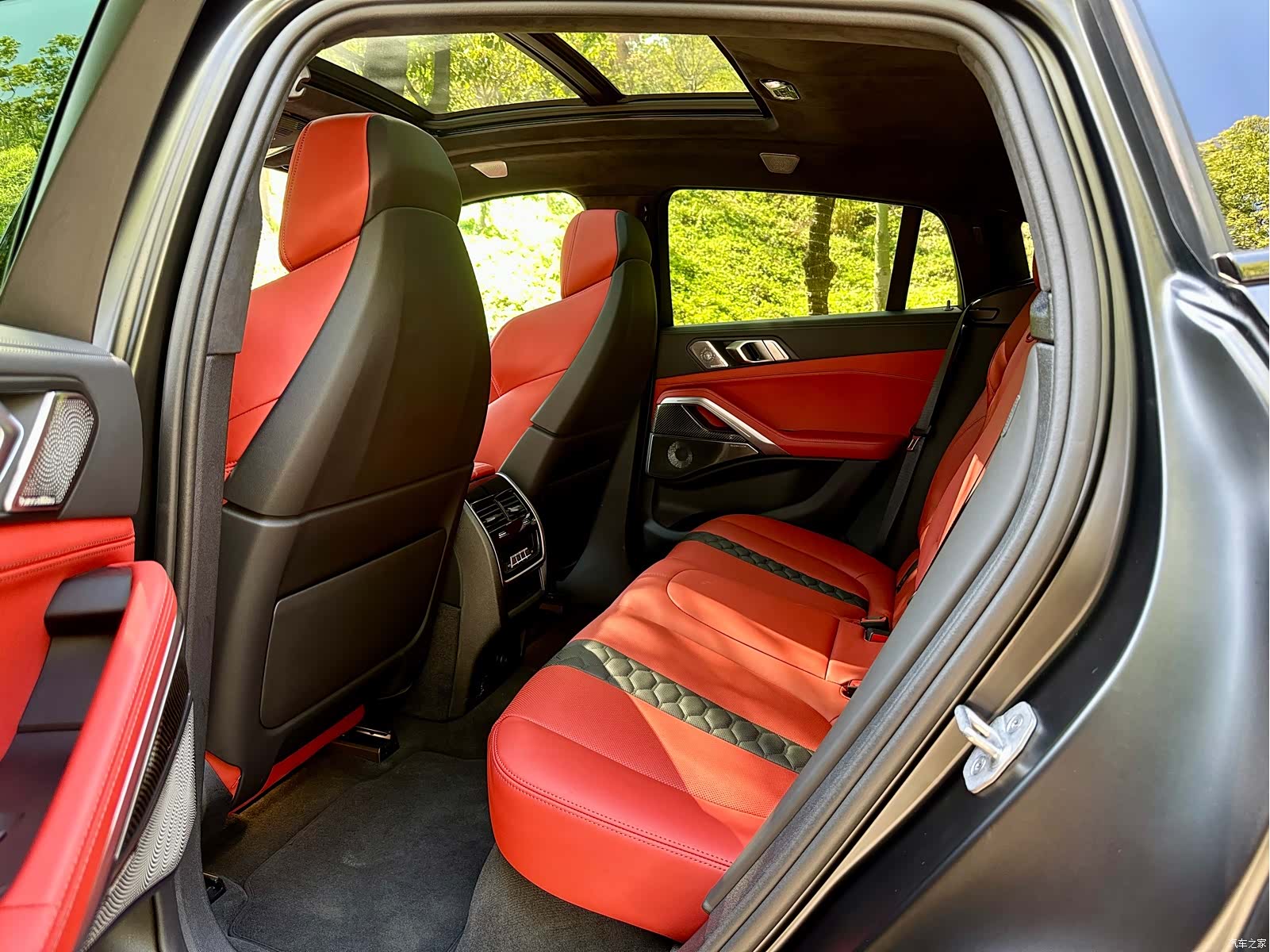 BMW X6, 2025 12