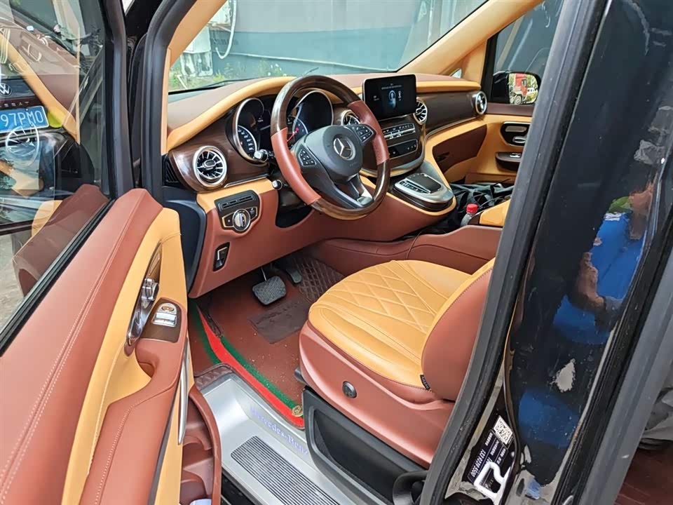 Mercedes-Benz V-class