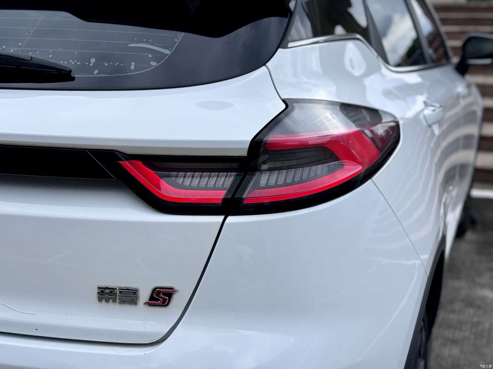Geely Emgrand, 2021 13