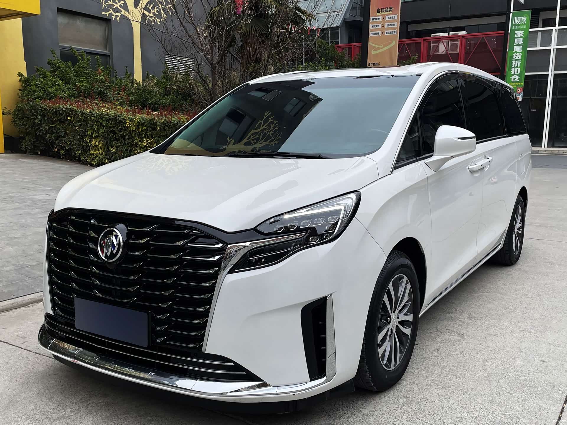Buick GL8, 2023 1