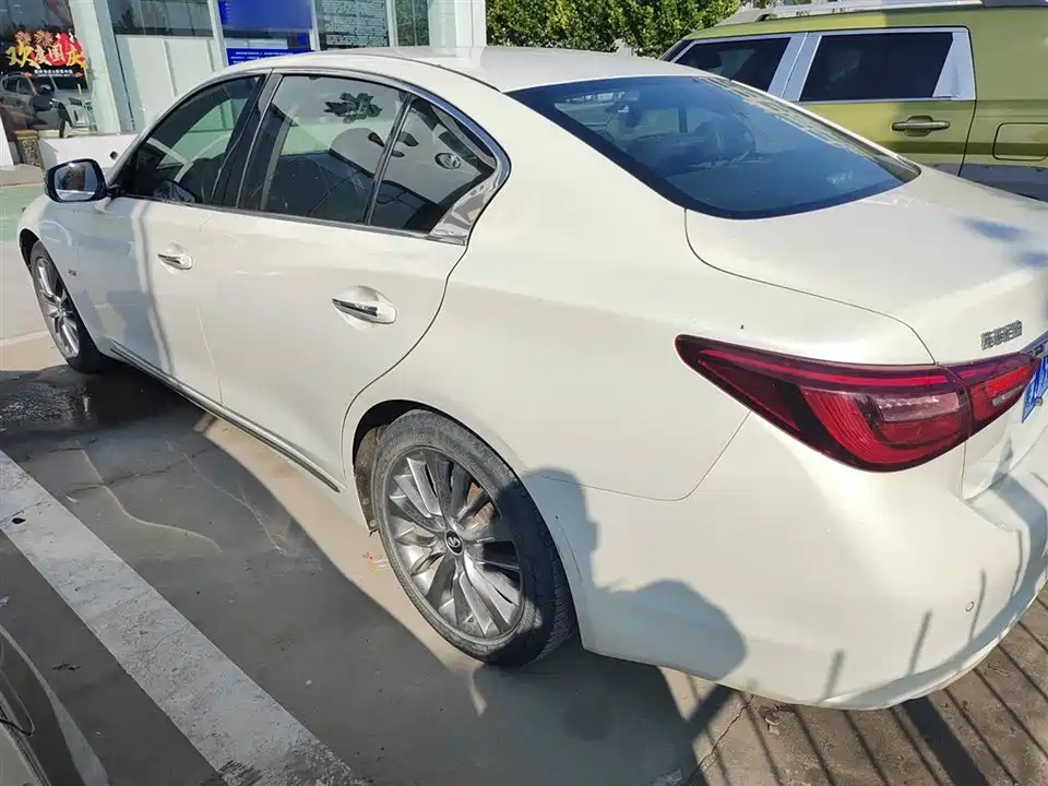 Infiniti Q50L