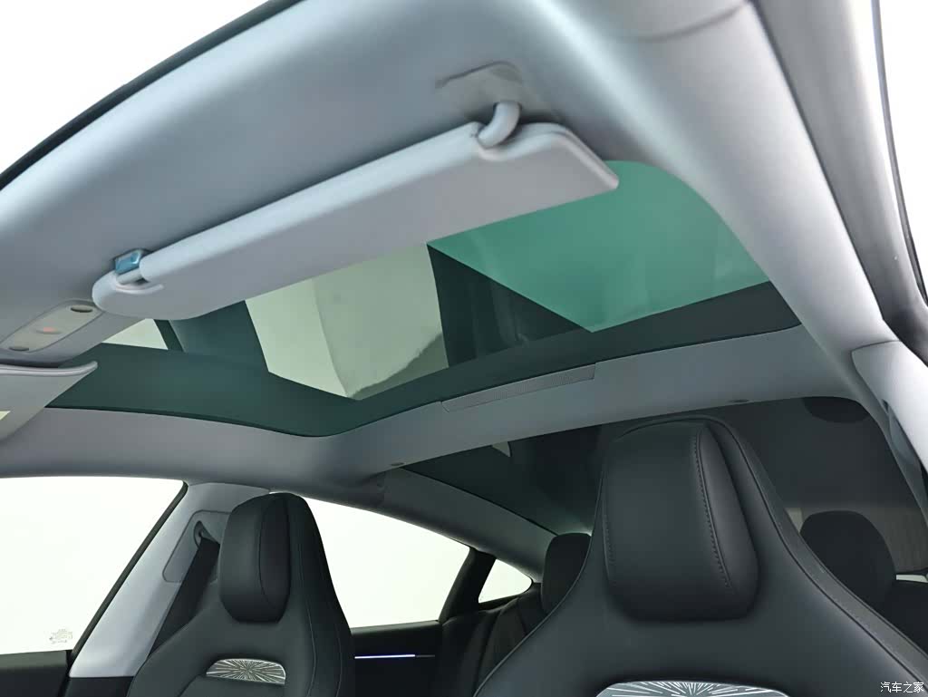 Tesla Model 3, 2025 8