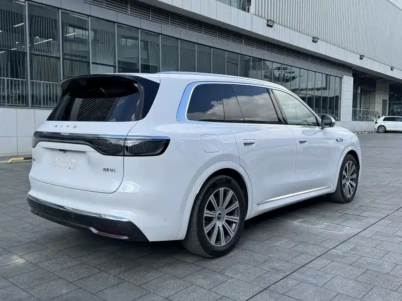 AITO Ask the world M8