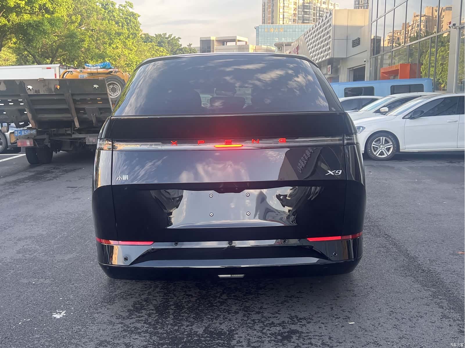 Xpeng X9, 2024 8