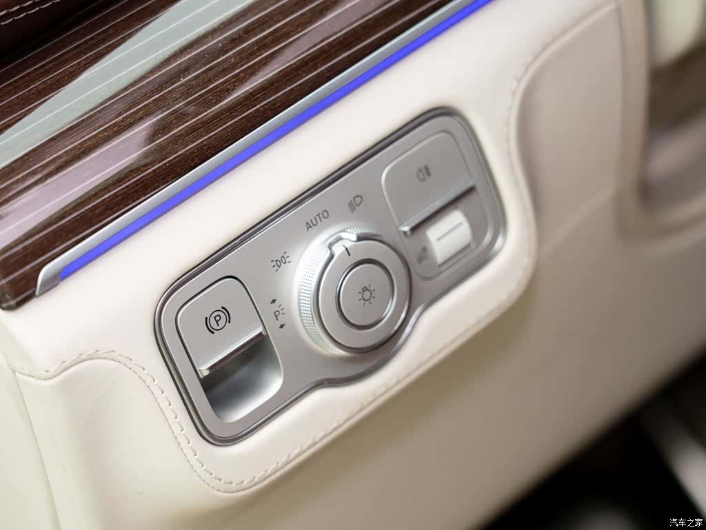 Maybach GLS, 2024 10