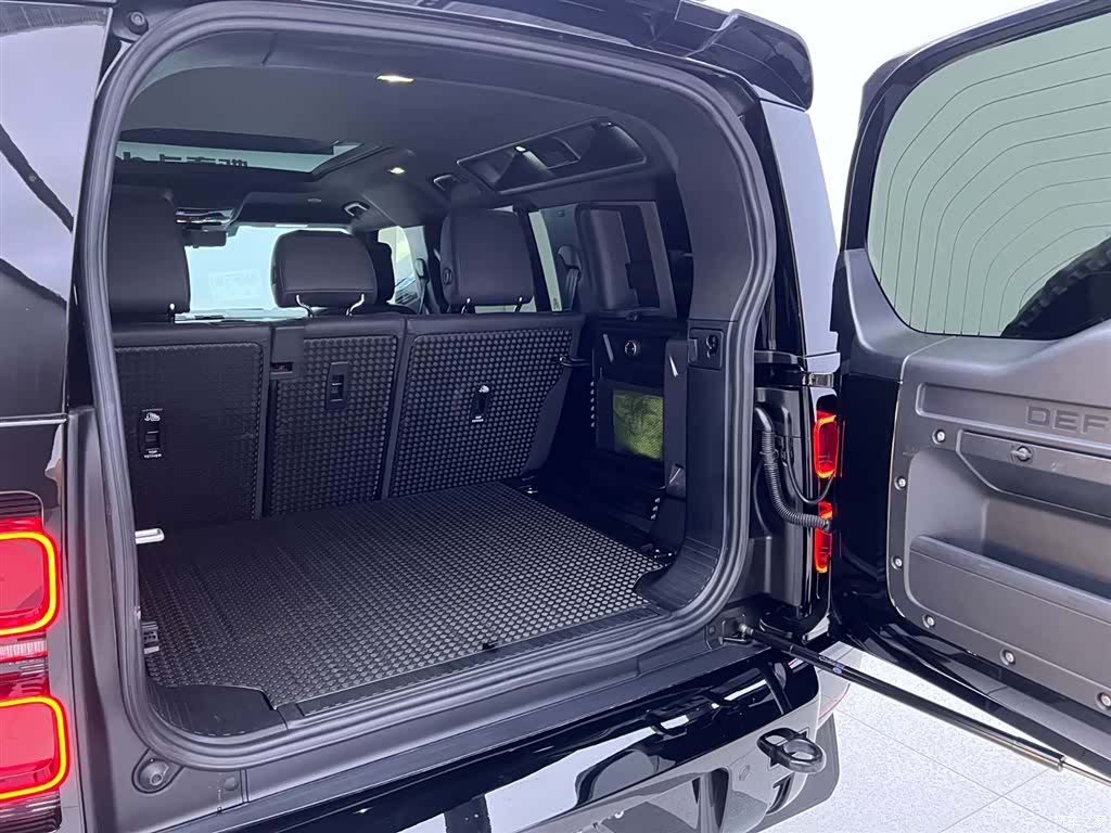 Land Rover Defender, 2024 31