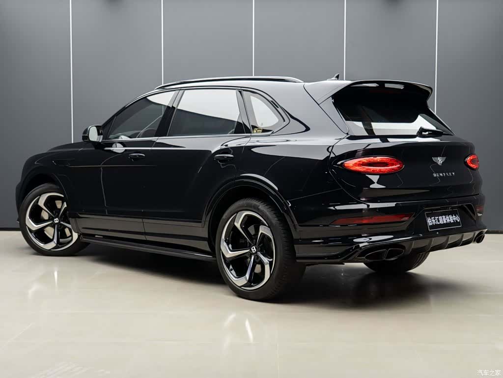 Bentley Bentayga, 2022 все фото