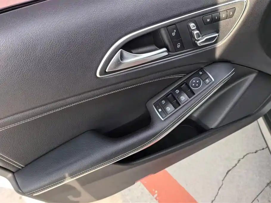 Mercedes-Benz GLA Mercedes-Benz GLA