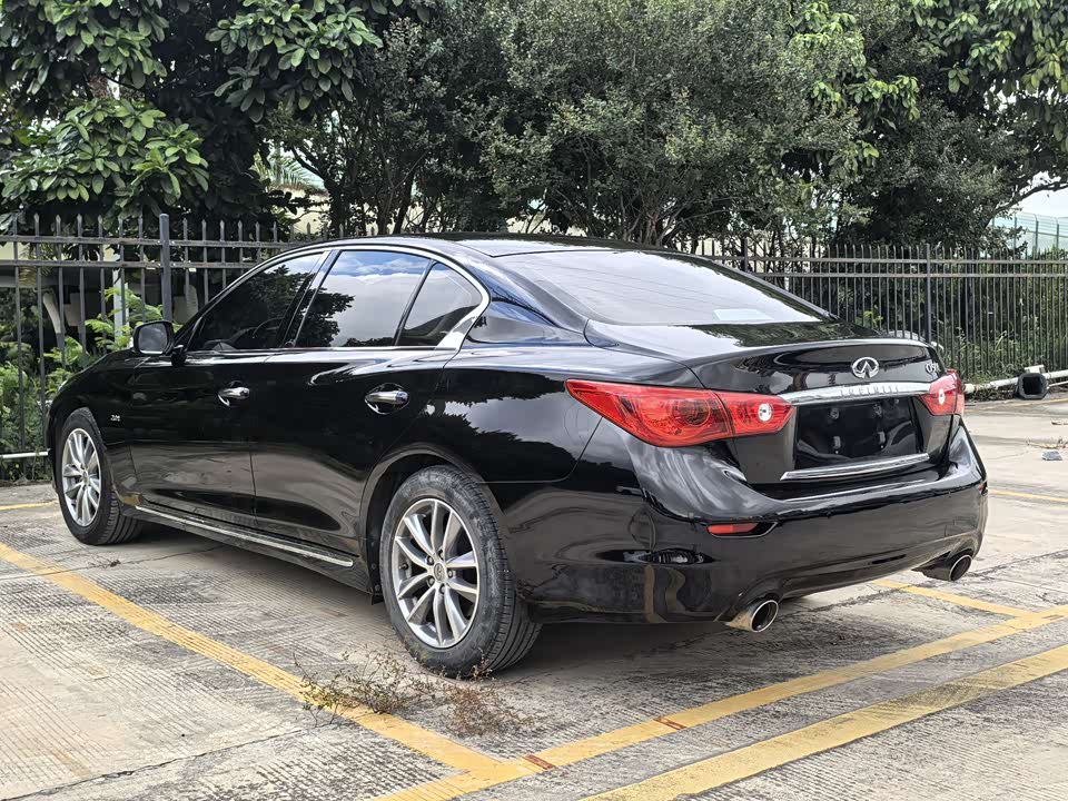 Infiniti Q50L