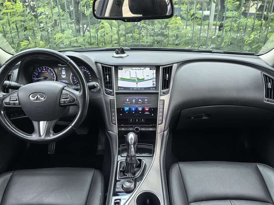 Infiniti Q50L