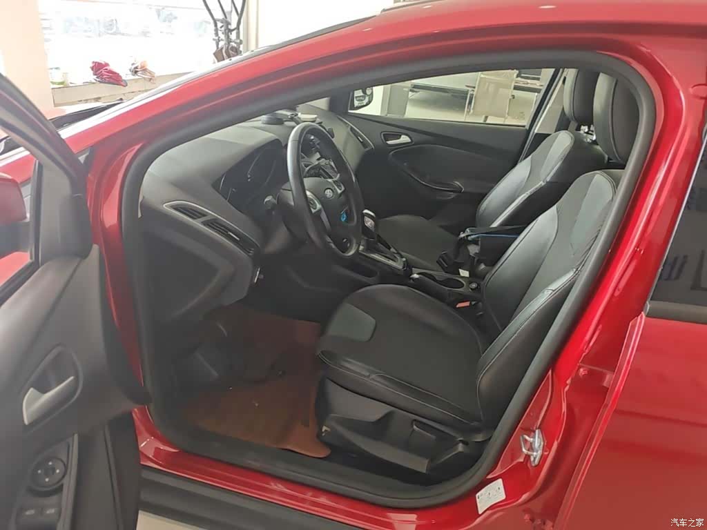 Ford Focus, 2015 11