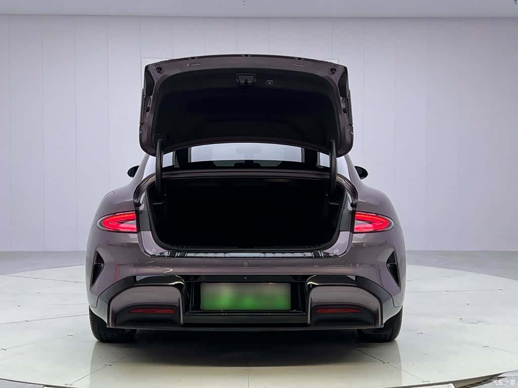 Xiaomi SU7, 2025 9